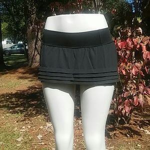 Lululemon black skort size 6